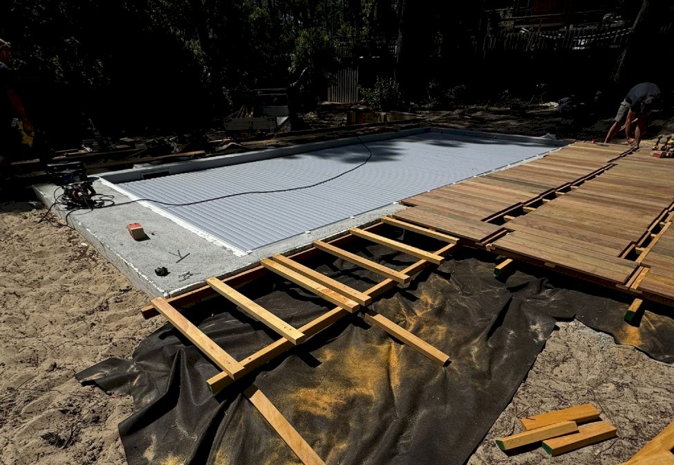 Construction d'une piscine classique en béton par Le Bassin Bleu